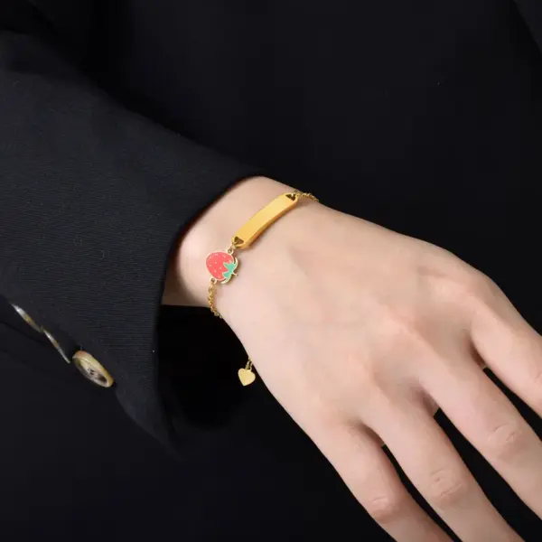 PVD Coated Gold Plated Rainbow Heart Shape Strawberry 201 Stainless Steel Sweet Simple Style Waterproof Non Tarnish 201 Stainless Steel Bracelets