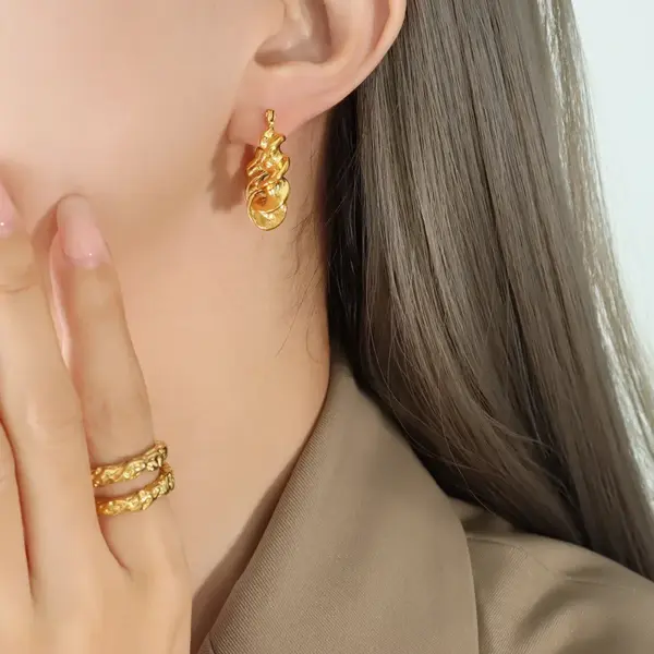 Wholesale PVD Coated Real Gold Plated Twist Titanium Steel Simple Style Waterproof Non Tarnish Earrings