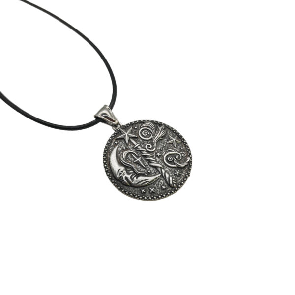 Wholesale Vintage Wizard and Moon Witchcraft Pendant Mysterious Alloy Talisman Celestial Engraving Necklace Talisman Magical