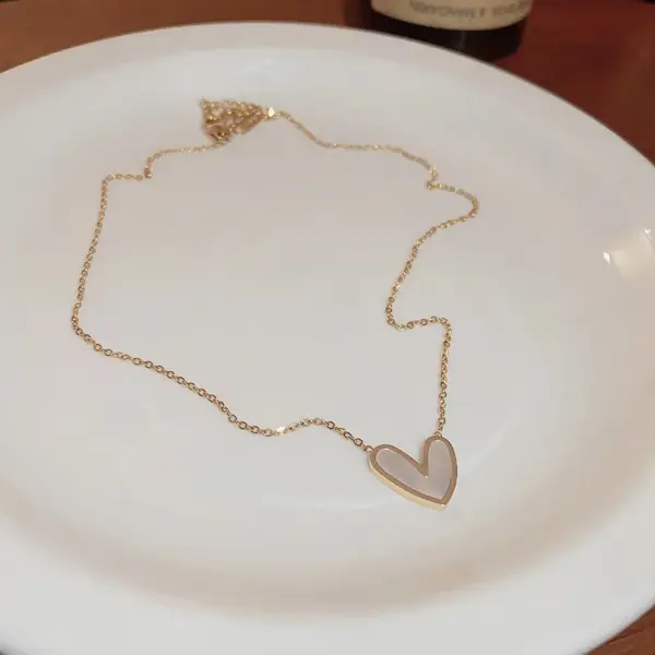 Wholesale 304 Stainless Steel Heart Shape PVD Coated Golden Plated Simple Style Plating Gold Pendant Necklace