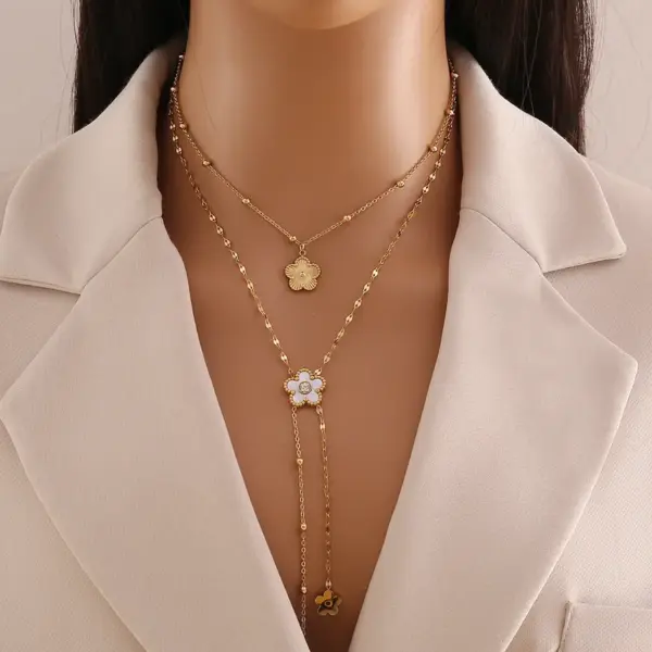 Wholesale Simple Style Flower Butterfly Stainless Steel Plating 18K Gold Plated Pendant Necklace