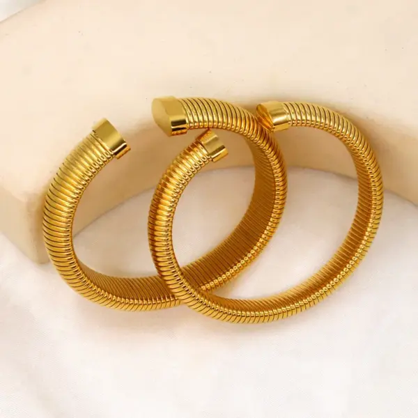 PVD Coated 18K Gold Real Gold Plated Solid Color 304 Stainless Steel Simple Style Classic Style Waterproof Non Tarnish 304 Stainless Steel Bangle