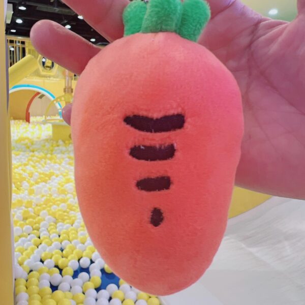 Wholesale Cute cartoon simulation radish pendant fruit and vegetable plush doll bag keychain Doll Doll