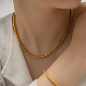 Wholesale PVD Coated Real Gold Plated 18K Gold Solid Color 304 Stainless Steel Simple Style Classic Style Waterproof Non Tarnish 304 Stainless Steel Necklace