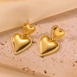 G401 Heart-Shaped Earrings Gold