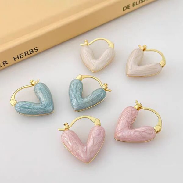 Wholesale New style oil dripping lovely ear buckle light luxury high-grade French heart-shaped temperament earrings niche design all-match earrings