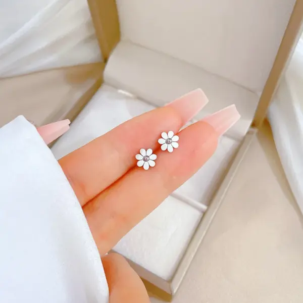PVD Coated Real Gold Plated Flower Titanium Steel Basic Simple Style Commute Waterproof Non Tarnish Ear Studs