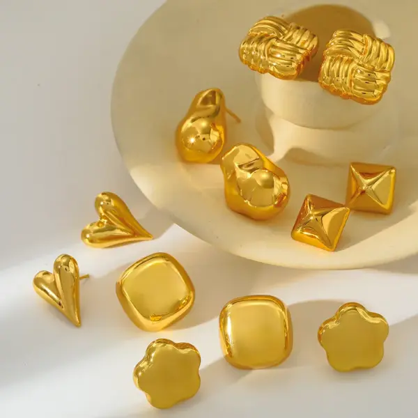 Wholesale Electroplating Golden Plated Irregular Square Heart Shape 304 Stainless Steel Casual Basic Modern Style Polishing Three-dimensional Earrings Ear Studs