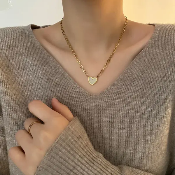 Wholesale 304 Stainless Steel Heart Shape Vacuum Plating Real Gold Plating Titanium Steel Real Gold Plated Simple Style Waterproof Non Tarnish Gold Necklace