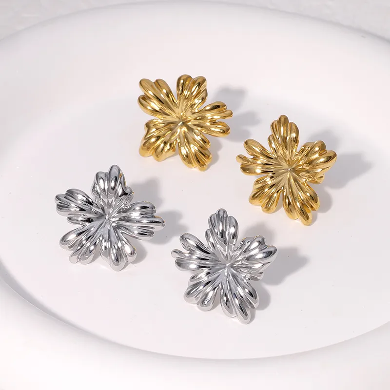Wholesale 304 Stainless Steel Flower PVD Coated 18K Real Gold Plated 18K Gold Sweet Simple Style Waterproof Non Tarnish Plating Ear Studs