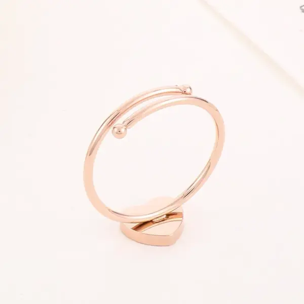 PVD Coated 18K Gold Plated Rose Gold Plated Heart Shape Titanium Steel Simple Style Waterproof Non Tarnish Rings