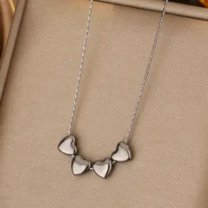 Silver / One Size / Four Hearts-Silver