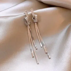 056843--Bends and Hitches Tassel Ear Studs