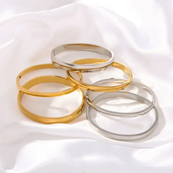 Wholesale 304 Stainless Steel Round Oval PVD Coated 18K Gold 18K Real Gold Plated Real Gold Plated Simple Style Waterproof Non Tarnish Polishing Gold Silver Bangle