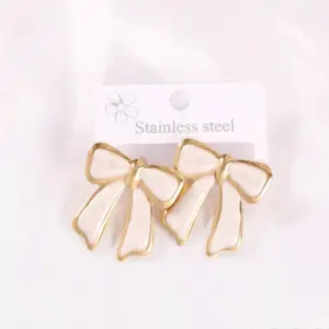 Bow Tie + White / 18k
