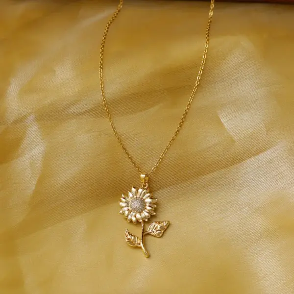 Wholesale Vacuum Plating 16K Gold Plated 18K Gold Plated Sunflower Heart Shape 304 Stainless Steel Sweet Commute 304 Stainless Steel Lobster Trigger Clasp Closure Pendant Necklace