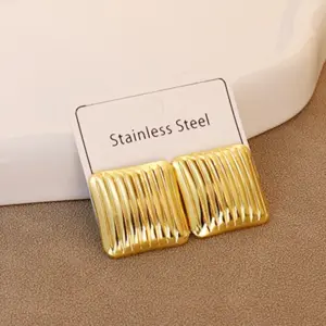 Gold / Average Size / Style 38