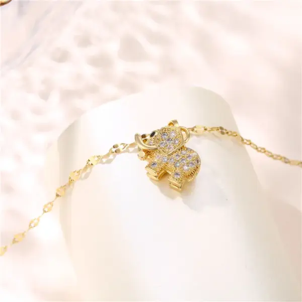 Water Plating Vacuum Real Gold Plated 18K Elephant 304 Stainless Steel Casual Waterproof Non Tarnish 201 Pendant Necklace