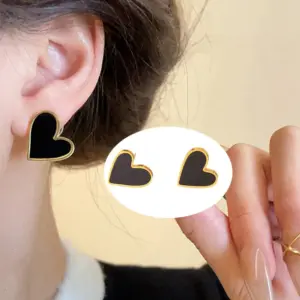 E0198-Black Shell Heart Stud Earrings- Gold