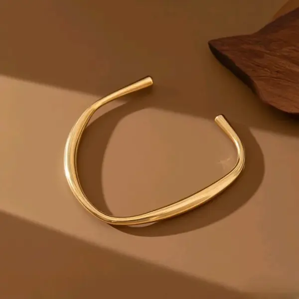 Wholesale Fashionable Titanium Steel 18K Gold Plated Smooth Unusual C-Shaped Open Hand Bracelet Women's Luxury Style Jewelry