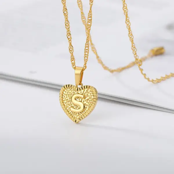 Wholesale PVD Coated Real Gold Plated Letter Stainless Steel Copper Simple Style Waterproof Non Tarnish 304 Stainless Steel Lobster Trigger Clasp Closure Pendant Necklace