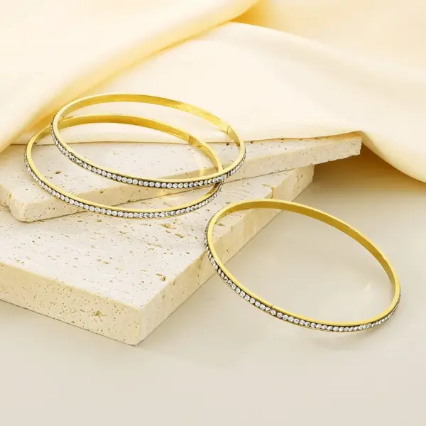 Wholesale PVD Coated 18K Gold Plated Circle 304 Stainless Steel Simple Style Waterproof Non Tarnish 304 Stainless Steel Bangle