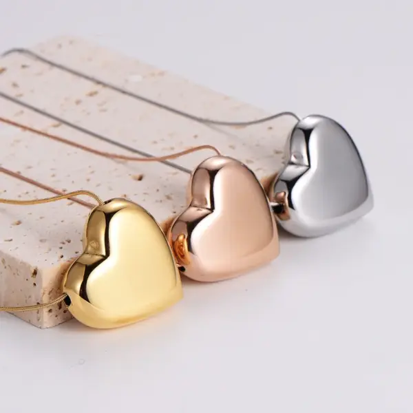 PVD Coated 18K Gold Plated Heart Shape Stainless Steel Simple Style Waterproof Non Tarnish 304 Stainless Steel Pendant Necklace