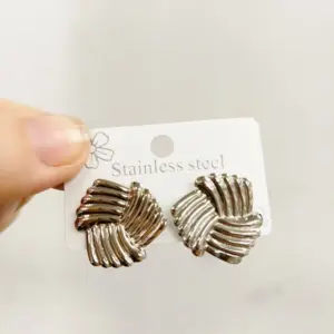 Steel Color Earrings 079 / 18k