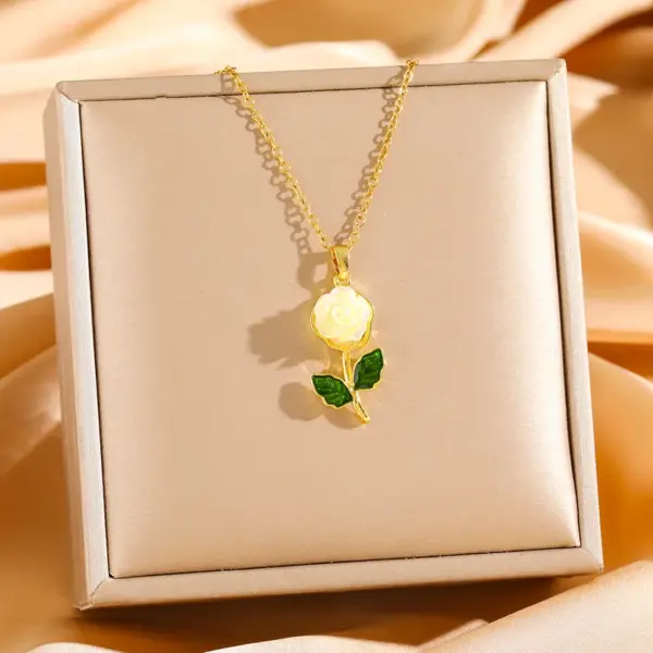 Wholesale Titanium Steel Rose Flower Full Drill Luxury Necklace Women's Versatile Clavicle Chain Bohemian Style Elegant Craftsmanship