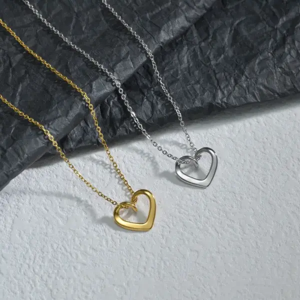 Wholesale 304 Stainless Steel Ferroalloy Heart Shape PVD Coated Stone-Free 18K Real Gold Plated Simple Style Waterproof Non Tarnish Plating Necklace