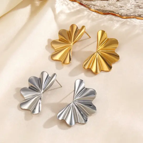 Wholesale Ion Plating (IP) 18K Gold Plated Solid Color 304 Stainless Steel Vacation Simple Style Waterproof Non Tarnish Ear Studs