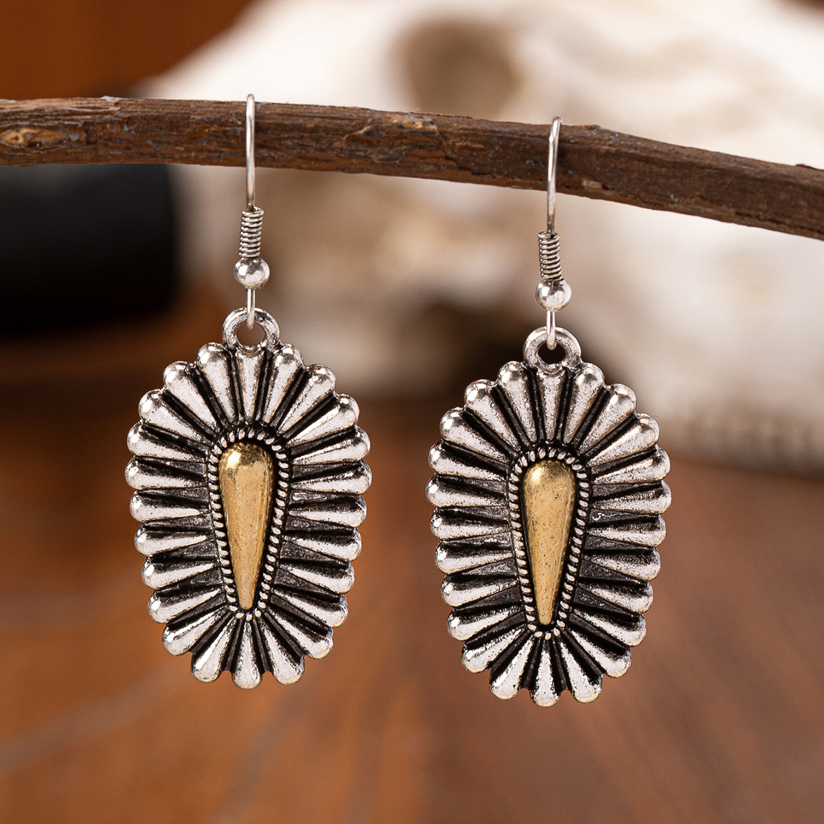 Wholesale Sply 1 Pair of Retro Western Style Earrings