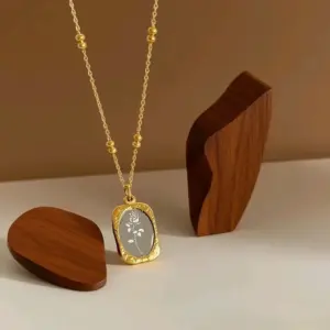 X0354 - Fang Brand Rose Necklace - Gold