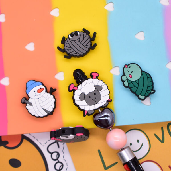 Wholesale Random 100pcs Wool Animal Beaded Keychain for Children