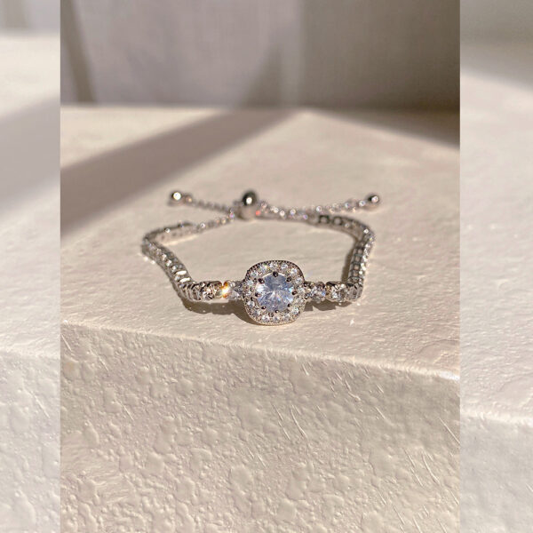 Wholesale Light luxury zircon bracelet for women high-grade full diamond super shiny personality all-match bracelet cold style niche temperament bracelet for women