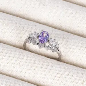 Style Eight White / Gold