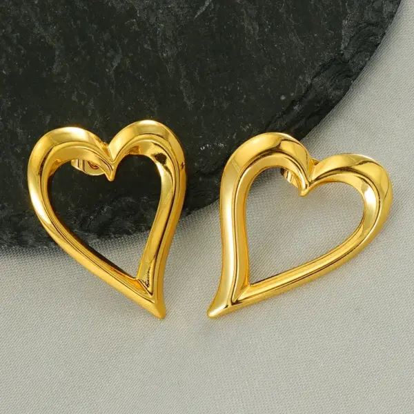 Wholesale 1 Pair Simple Style Heart Shape Plating Stainless Steel Titanium Steel 18K Gold Plated Ear Studs