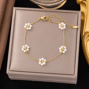 39【E2213】Five White Flowers Bracelet / Gold