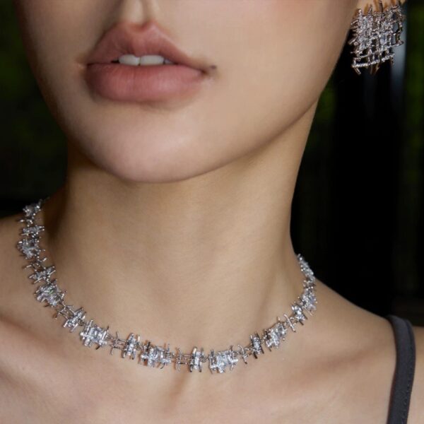 Wholesale European and American Fashion Niche Retro Woven Gem Necklace Women's New Arrival Explosive Light Luxury Choker Necklace Chain for Women