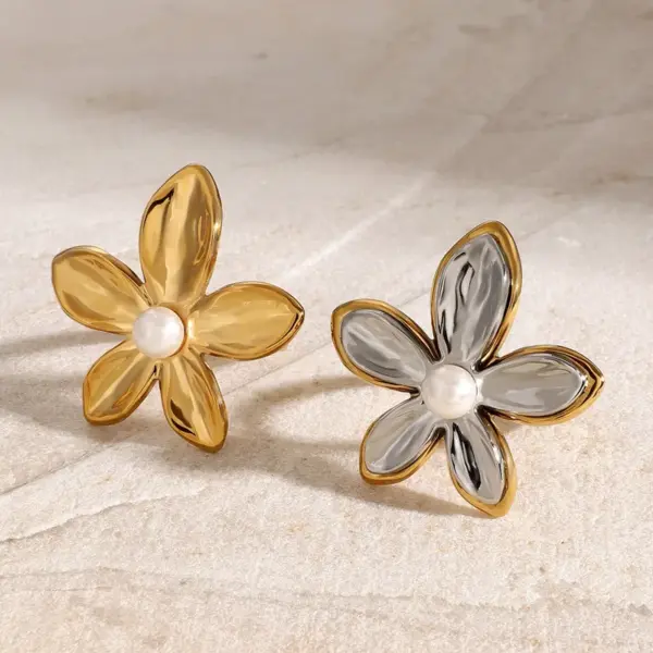 Wholesale 304 Stainless Steel Flower PVD Coated Pearl 18K Real Gold Plated Real Gold Plated Sweet Simple Style Classic Style Waterproof Non Tarnish Gold Rings