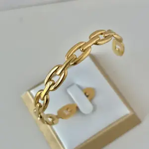 Chain Golden Open-End Bracelet