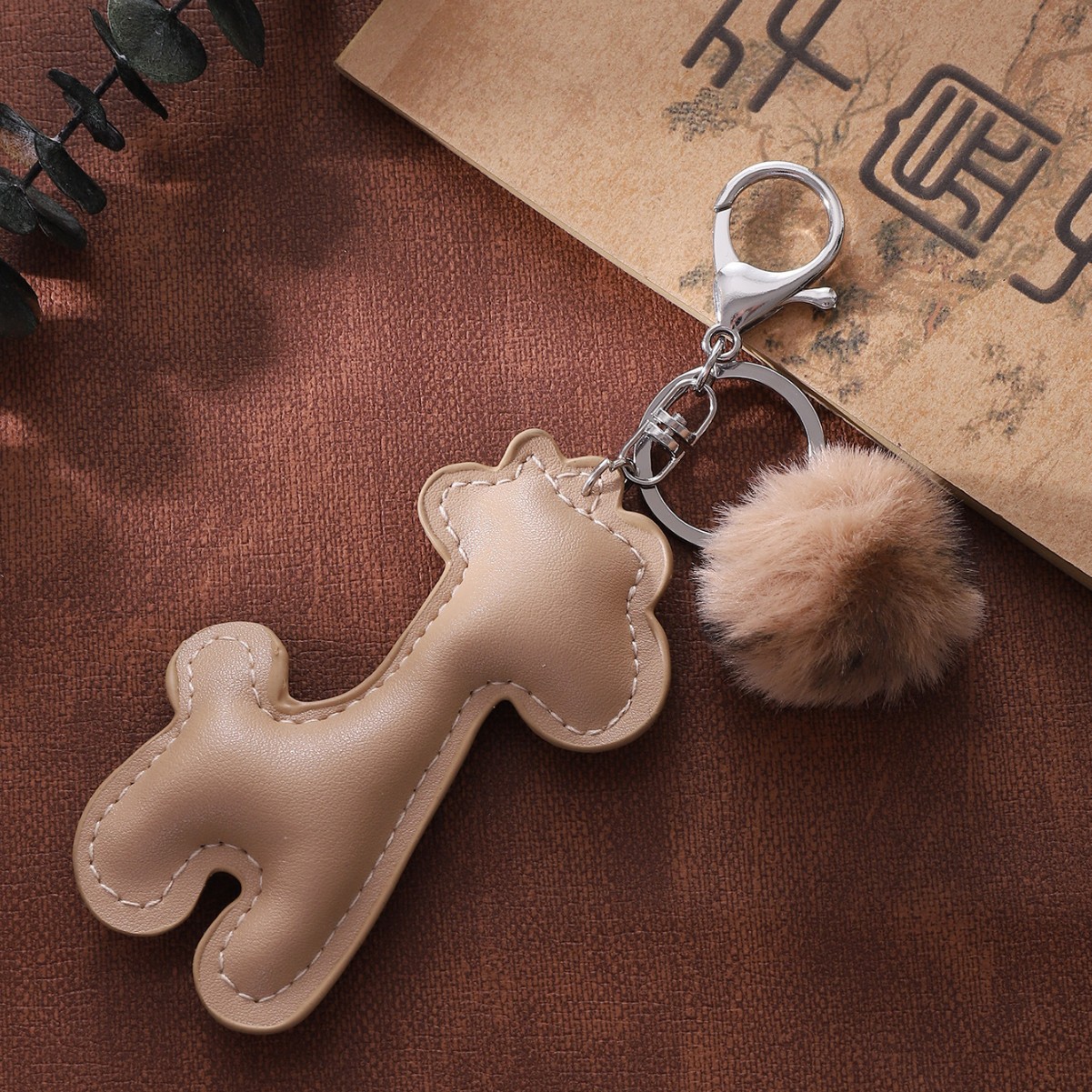 Wholesale Casual Cartoon Pu Leather Girae Keychain Cute Bag Pendant Cole Key Chain Car Lock Buckle
