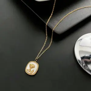 05-G10 Titanium Steel Rose Necklace / Gold