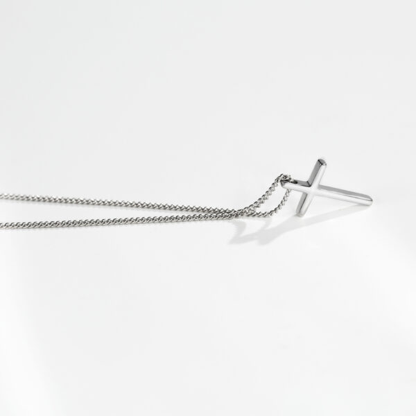 Wholesale European and American glossy cross S925 sterling silver necklace 2023 new fashion clavicle design sense female jewelry