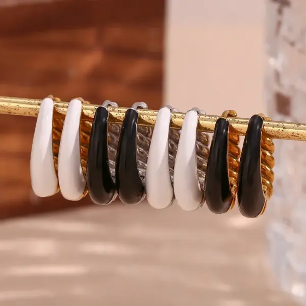 Wholesale 304 Stainless Steel Oval PVD Coated Stone-Free 18K Gold Plated Real Gold Plated 18K Gold Basic Simple Style Classic Style Waterproof Non Tarnish Plating Earrings