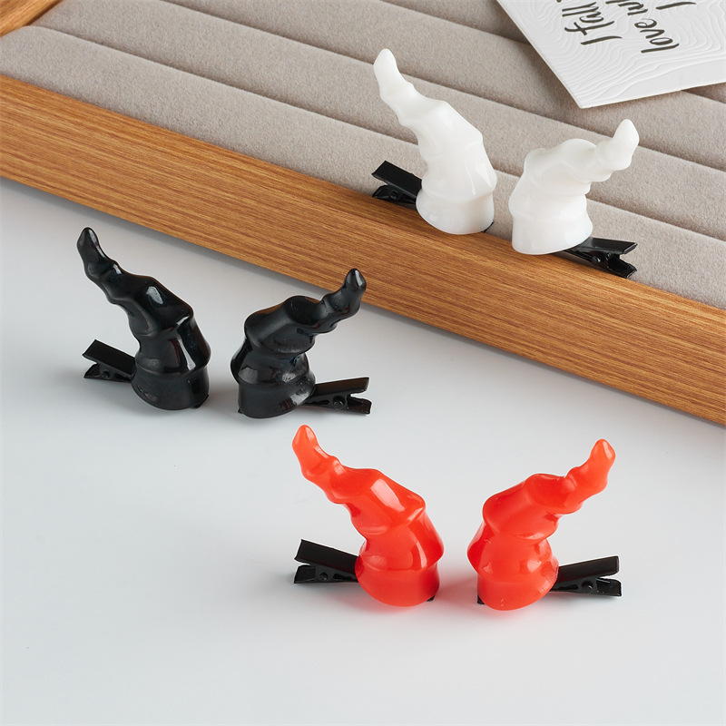 Wholesale devil horns ees cute anime headess edge clip 3.8*2*3.8cm