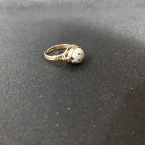 White Point Stone / Adjustable Opening