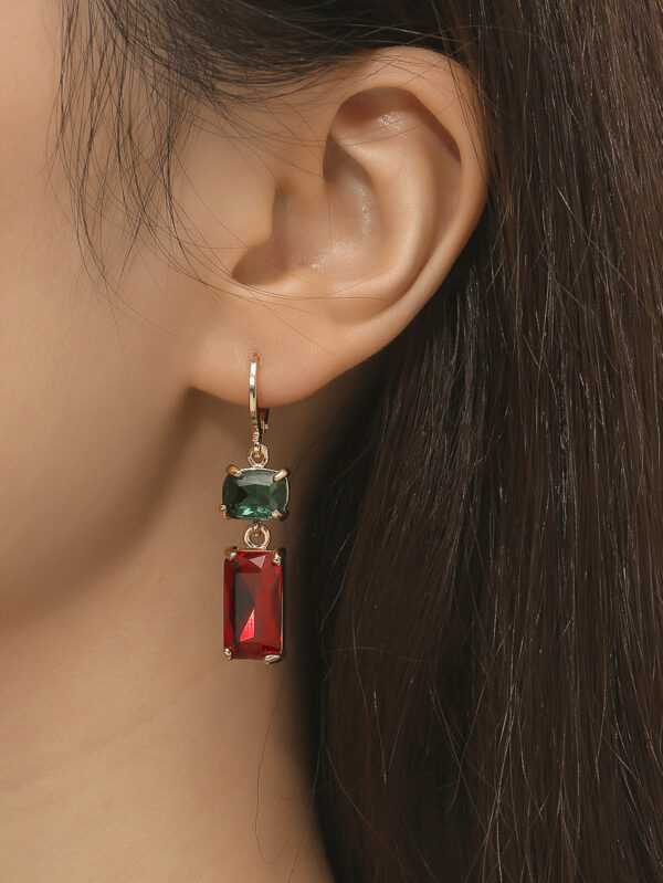 oly-9c68bd27be28ef64f5c9a7304c704b91 Wholesale Geometric Crystal Earrings