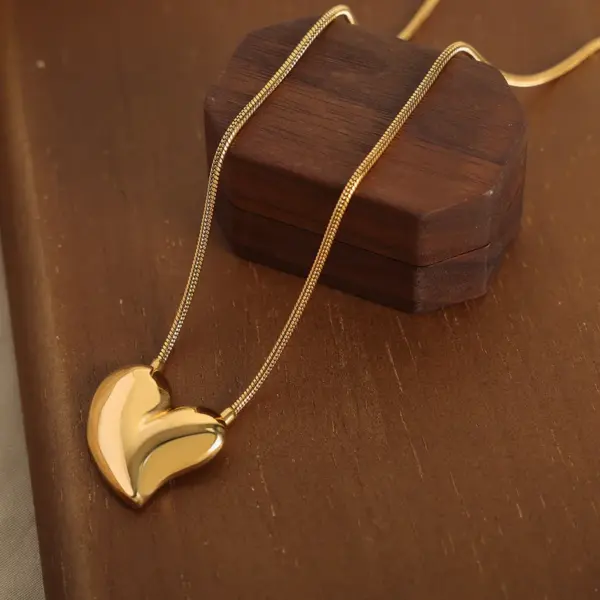 Wholesale 304 Stainless Steel Heart Shape PVD Coated 18K Gold Plated Real Gold Plated Elegant Simple Style Waterproof Non Tarnish Plating Gold Silver Earrings Necklace