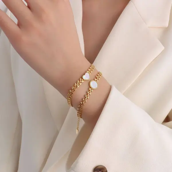 Wholesale PVD Coated Real Gold Plated 18K Gold Heart 304 Stainless Steel Fashion Waterproof Non Tarnish 304 Stainless Steel Bracelets